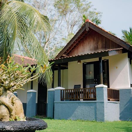 Hotel Grand Elty Krakatoa à Kalianda Extérieur photo