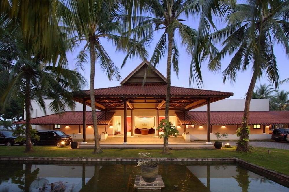 Hotel Grand Elty Krakatoa à Kalianda Extérieur photo