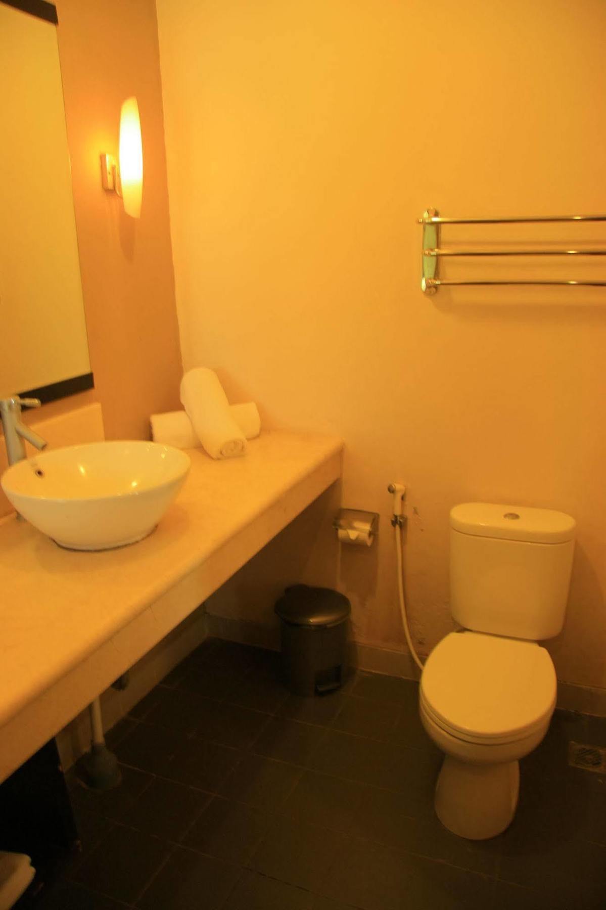 Hotel Grand Elty Krakatoa à Kalianda Extérieur photo