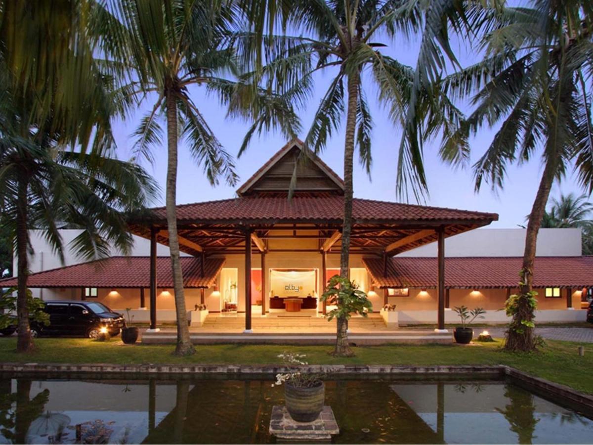 Hotel Grand Elty Krakatoa à Kalianda Extérieur photo